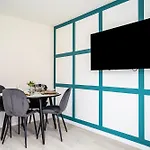 Sleeps 5, City Centre Close, Manchester, Free Fast Wi-Fi, Free Parking, 55-Inch Tv, Self-Check In - Contractors!