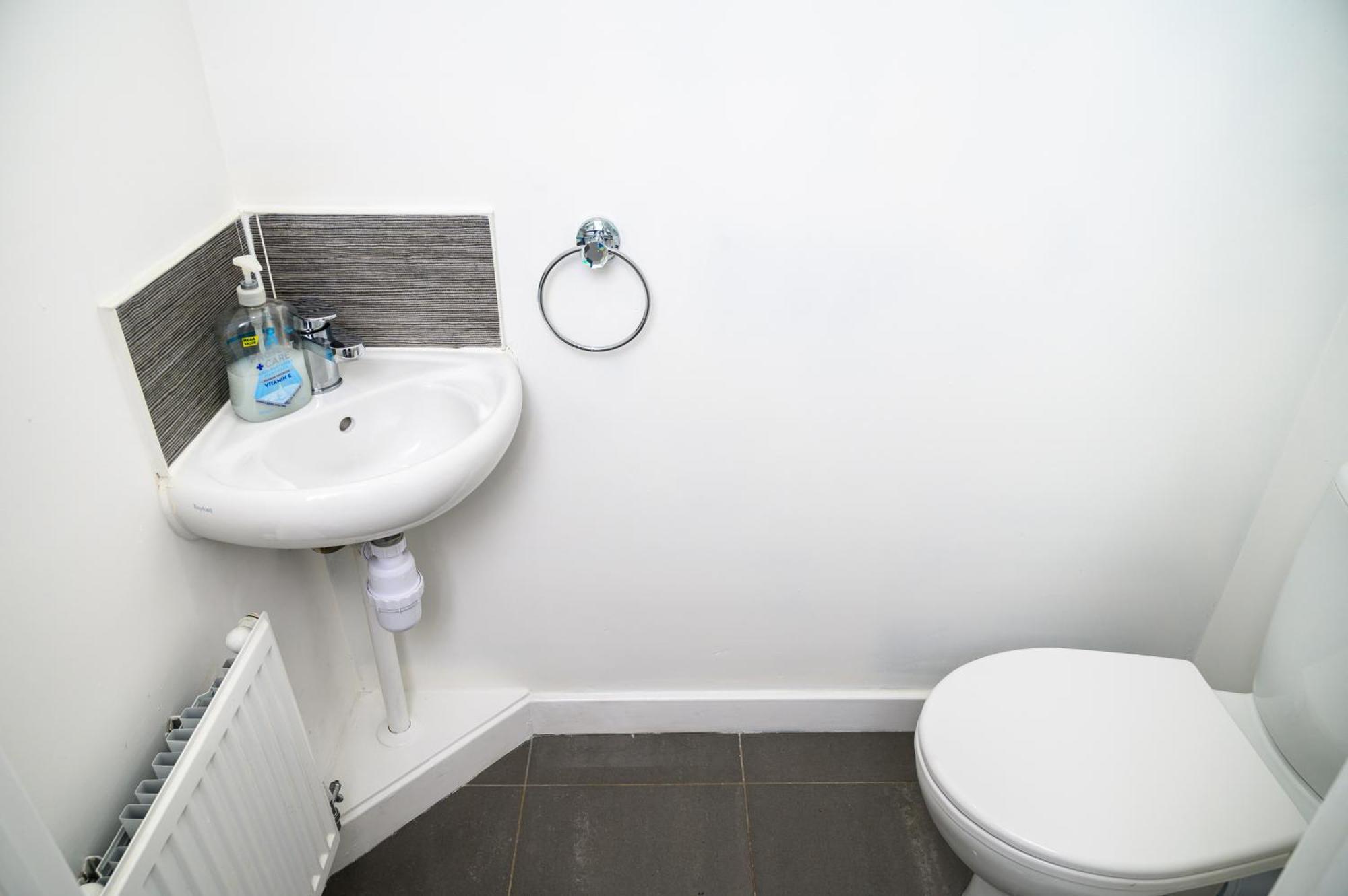 Holiday home Sleeps 5, Centre Close, Manchester, Free Fast Wi-fi, Free Parking, 55-inch Tv, Self-check In - Contractors!