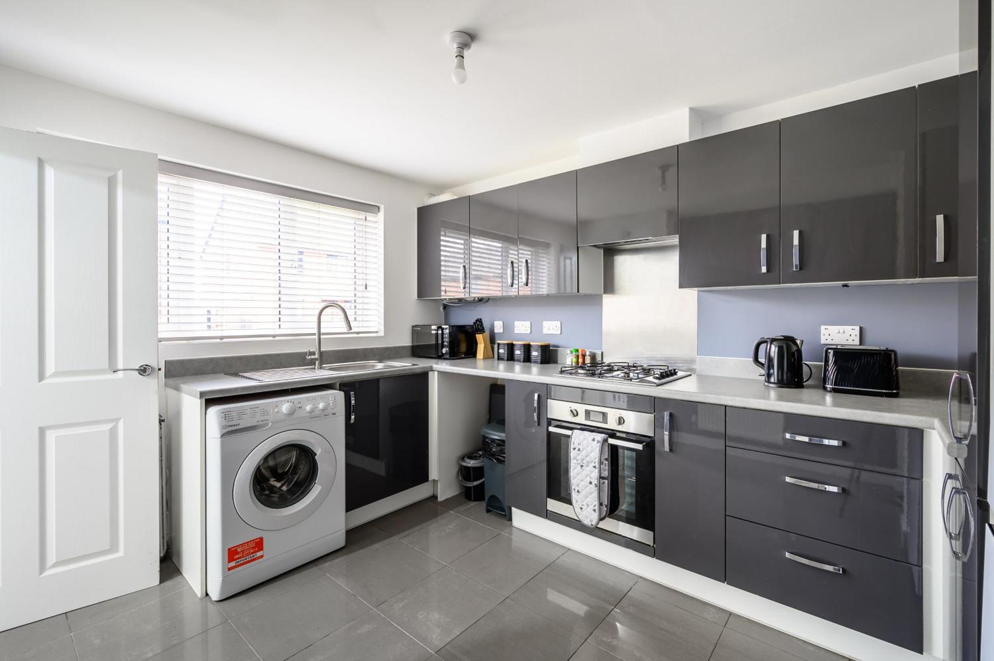 Holiday home Sleeps 5, Centre Close, Manchester, Free Fast Wi-fi, Free Parking, 55-inch Tv, Self-check In - Contractors! *