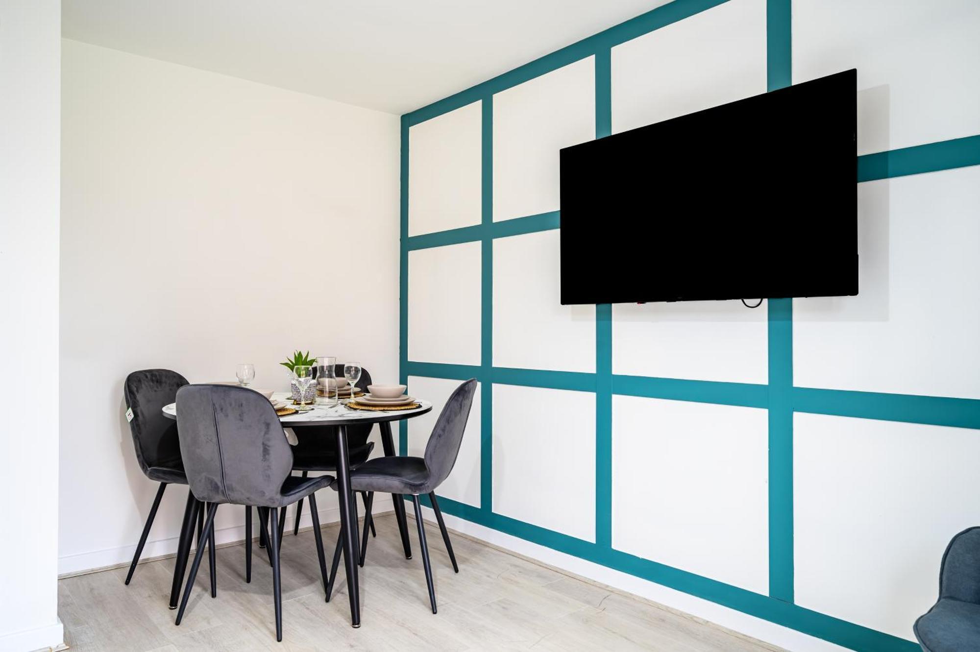 Sleeps 5, Centre Close, Manchester, Free Fast Wi-fi, Free Parking, 55-inch Tv, Self-check In - Contractors! Manchester