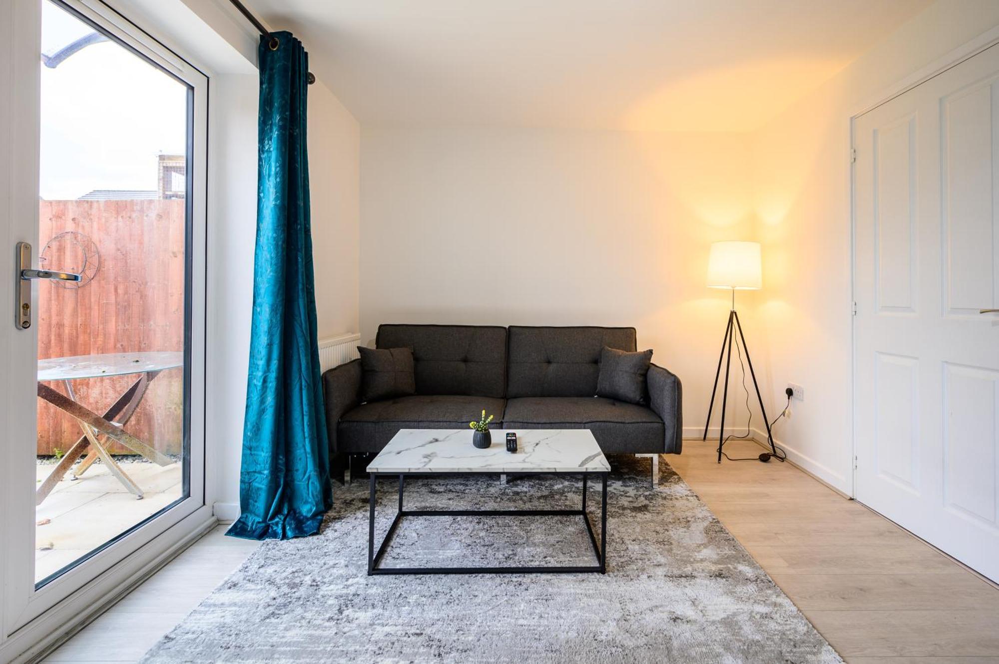 Sleeps 5, Centre Close, Manchester, Free Fast Wi-fi, Free Parking, 55-inch Tv, Self-check In - Contractors! Holiday home *