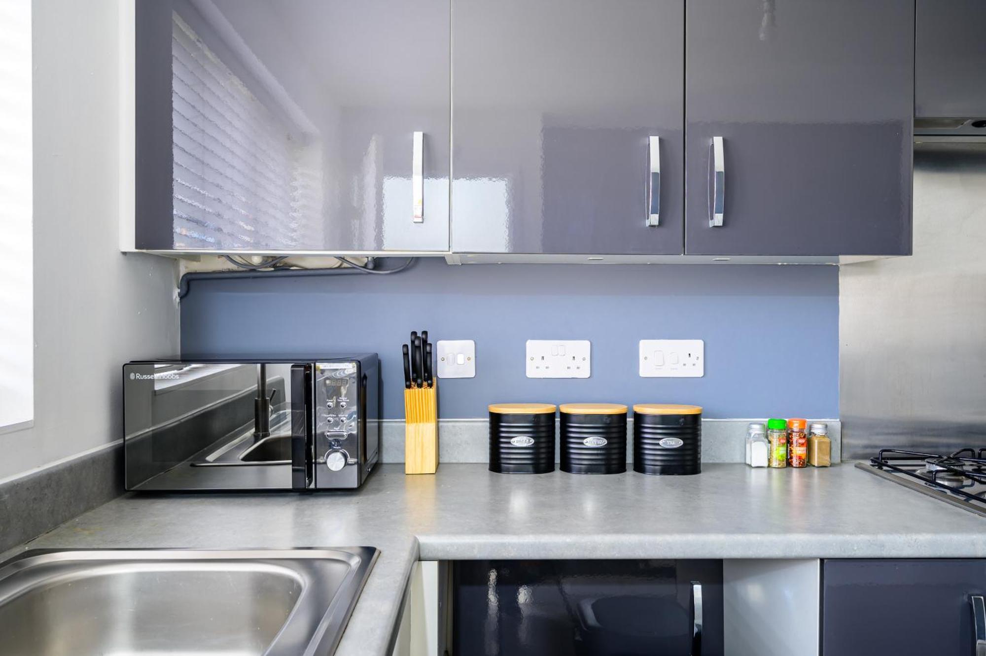 Holiday home Sleeps 5, Centre Close, Manchester, Free Fast Wi-fi, Free Parking, 55-inch Tv, Self-check In - Contractors! Manchester