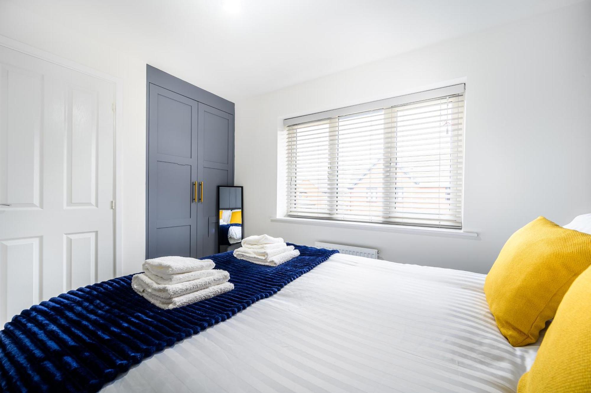Sleeps 5, Centre Close, Manchester, Free Fast Wi-fi, Free Parking, 55-inch Tv, Self-check In - Contractors! Holiday home *